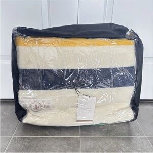 NWT Hudson's Bay Company HBC Signature Stripes Wool 6 Point Blanket (Queen)